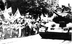 Begeisterter Empfang der nordkoreanischen Truppen in Seoul am 29.6.1950